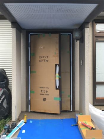 玄関ドアリフォーム チリ合わせ１