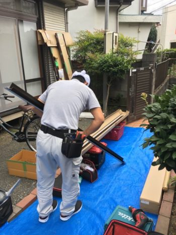 ドアリモ 内額縁加工中