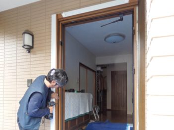 外部側のカバー材 ドアリモ