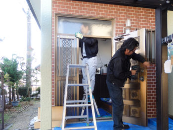 既存ドアガラス外し